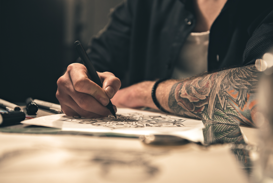 5 exercices de dessin pour les tatoueurs : libérer la créativité sur toile
