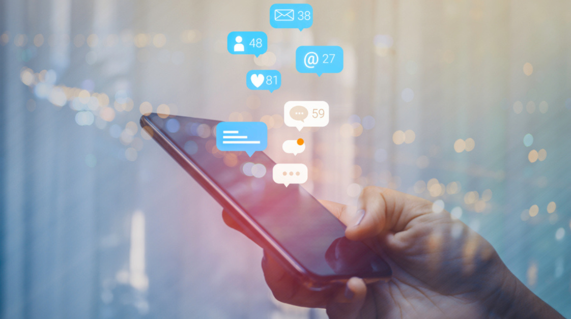L’évolution des plateformes de médias sociaux : un voyage à travers la connectivité numérique